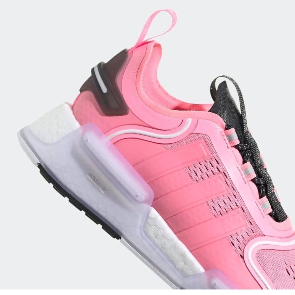 NWT ADIDAS Originals NMD_R1 V3 Boost Sneakers Youth 6.5 Women’s 7.5-8 Pink Blue
